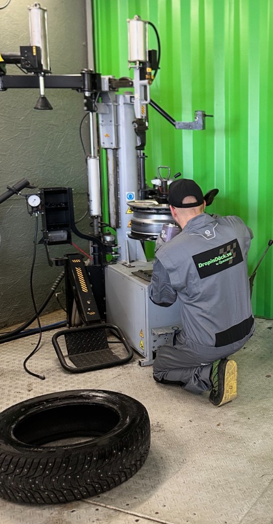 Omläggning vid däckmaskin i Quickstop-verkstad